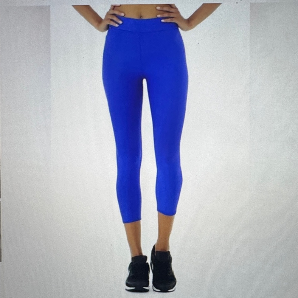 ALO Airlift High-Waist Conceal - Zip Capri - Size M